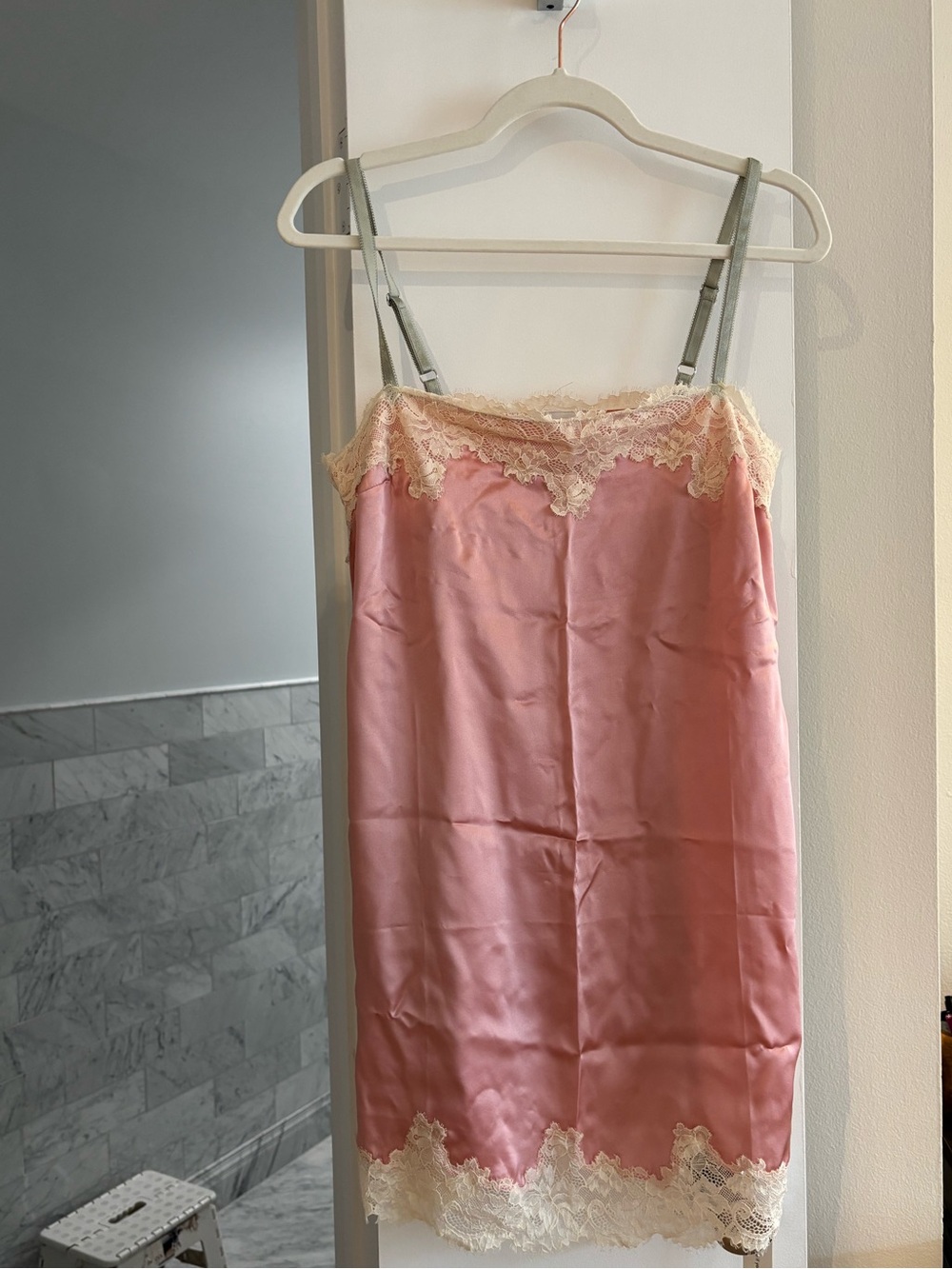 Reformation Emma rose silk dress in carnation NWT - Picture 5 of 8